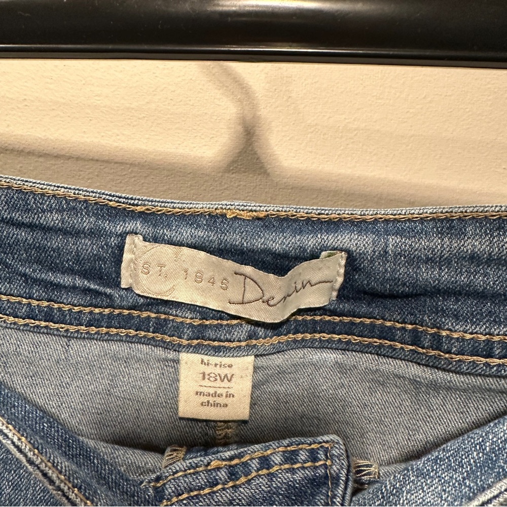 Women's Mid Blue Cropped Stretch Jeans with Frey at bottom 18W - Picture 6 of 8
